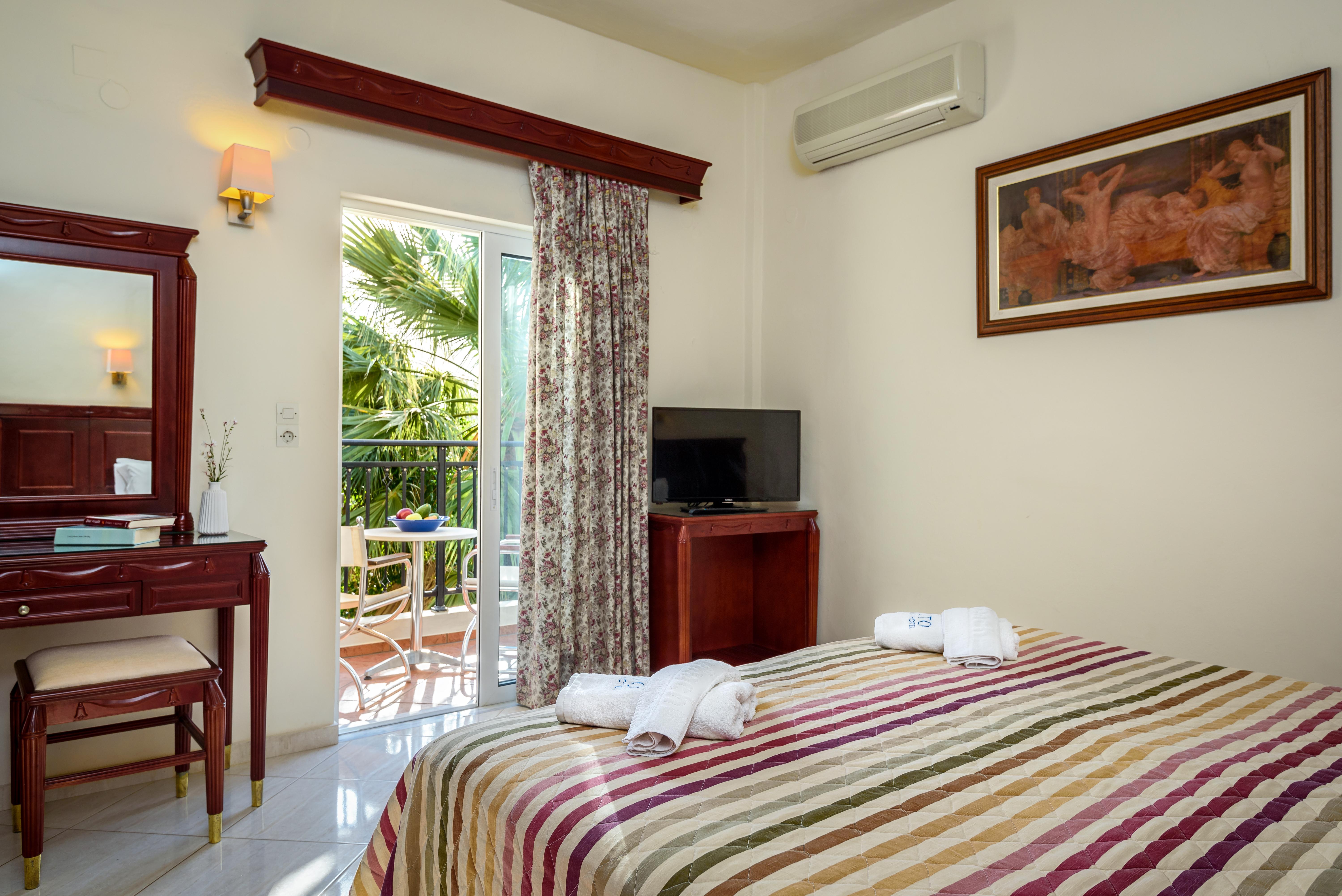 Lito Beach Hotel Йеранион Экстерьер фото