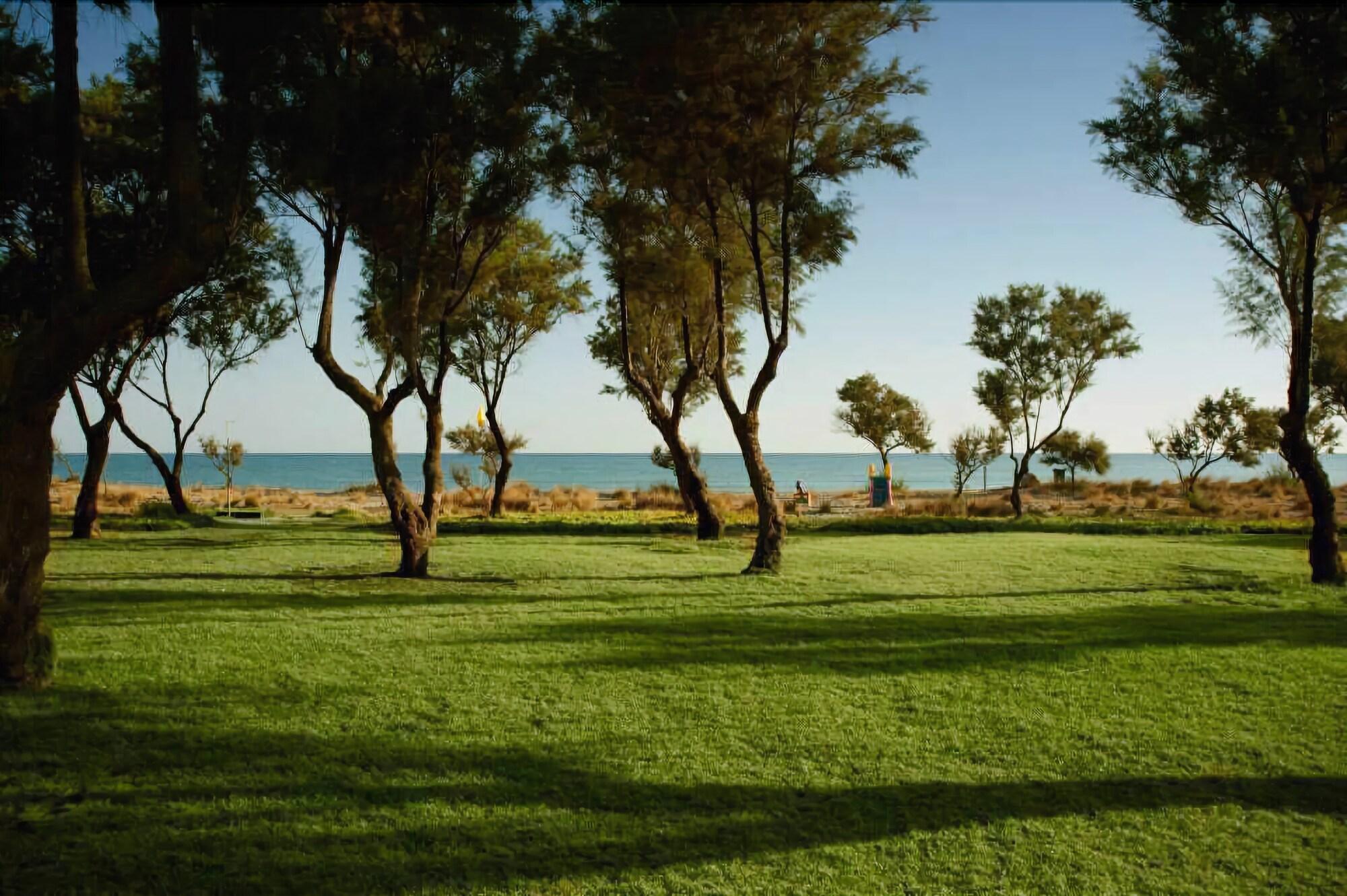 Lito Beach Hotel Йеранион Экстерьер фото
